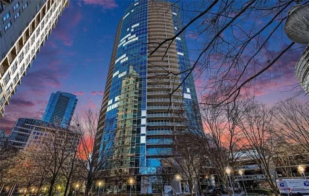 1 bedroom, 1 bathroom, 936 sq ft condominium sold at 3338 Peachtree Road 2208, Atlanta, GA 30326