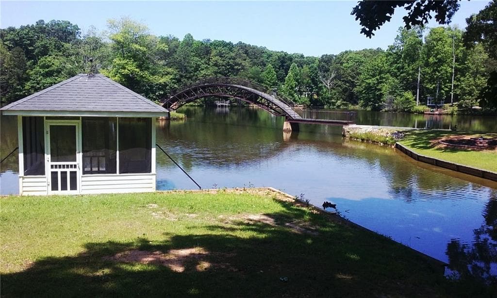 5 bedroom, 4 bathroom, 3,898 sq ft single family residence for sale at 6450 Lake Sara Glen Drive, Douglasville, GA 30135 — photo 3