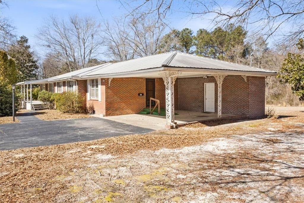 3 bedroom, 2 bathroom, 1,861 sq ft single family residence sold at 9988 Stockmar Road, Villa Rica, GA 30180