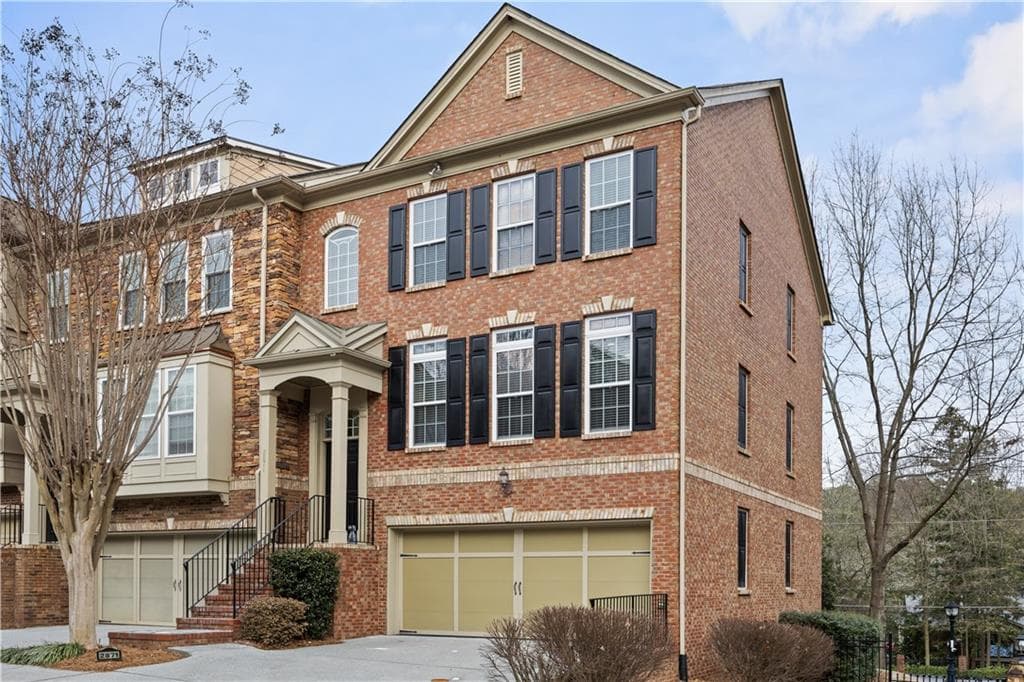 3 bedroom, 4 bathroom, 2,220 sq ft townhouse for sale at 2871 Overlook Way, Atlanta, GA 30324 — photo 2
