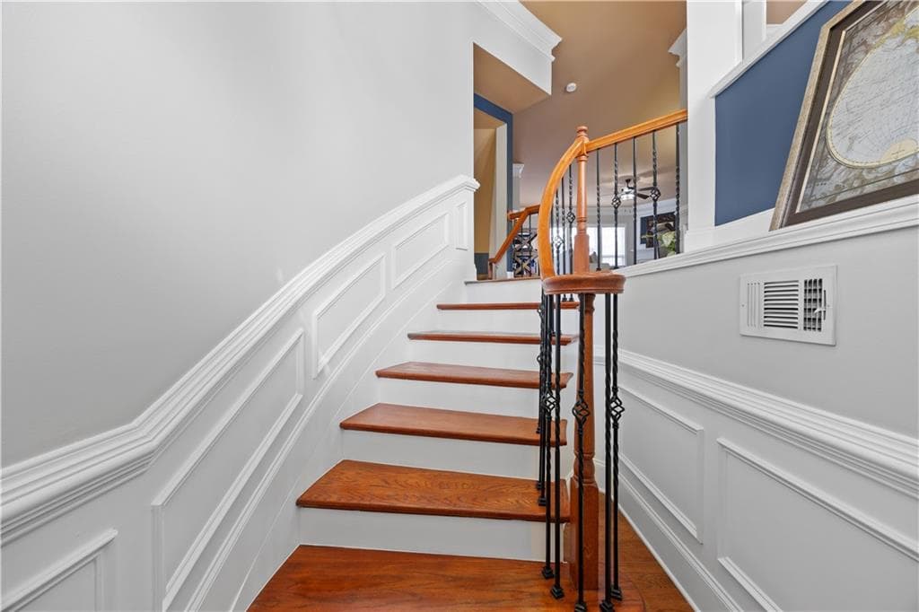 3 bedroom, 4 bathroom, 2,220 sq ft townhouse for sale at 2871 Overlook Way, Atlanta, GA 30324 — photo 3