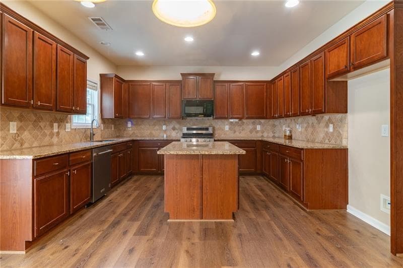 5 bedroom, 5 bathroom, 4,919 sq ft single family residence for sale at 206 Sawtooth Court, Canton, GA 30114 — photo 9