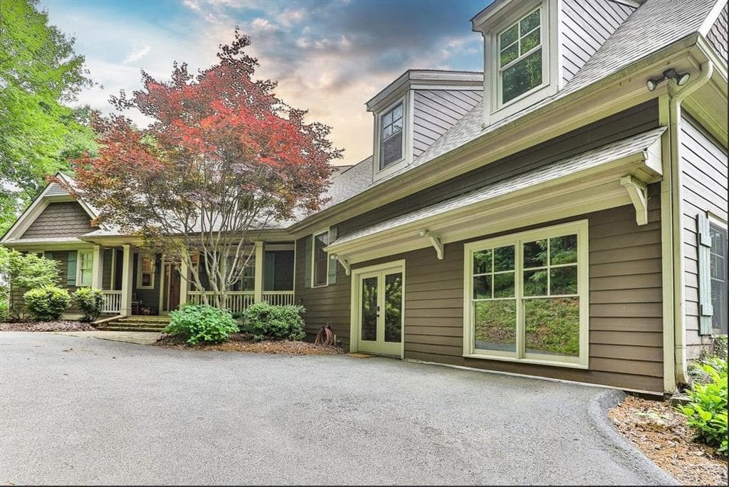 6 bedroom, 4 bathroom, 5,931 sq ft single family residence under contract at 43 Toland Way, Big Canoe, GA 30143 — photo 2