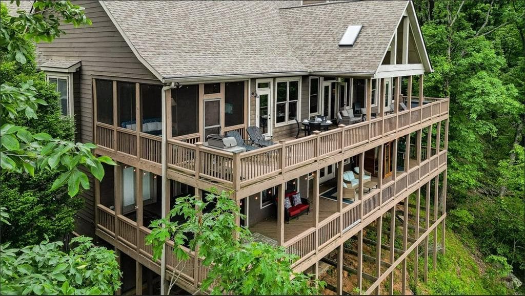 6 bedroom, 4 bathroom, 5,931 sq ft single family residence under contract at 43 Toland Way, Big Canoe, GA 30143 — photo 5