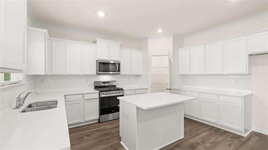 5 bedroom, 4 bathroom single family residence for sale at 3019 Champions Way, Loganville, GA 30052 — photo 5