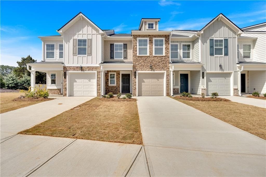 3 bedroom, 3 bathroom, 1,568 sq ft townhouse for sale at 105 Village Green Drive, Adairsville, GA 30103 — photo 2