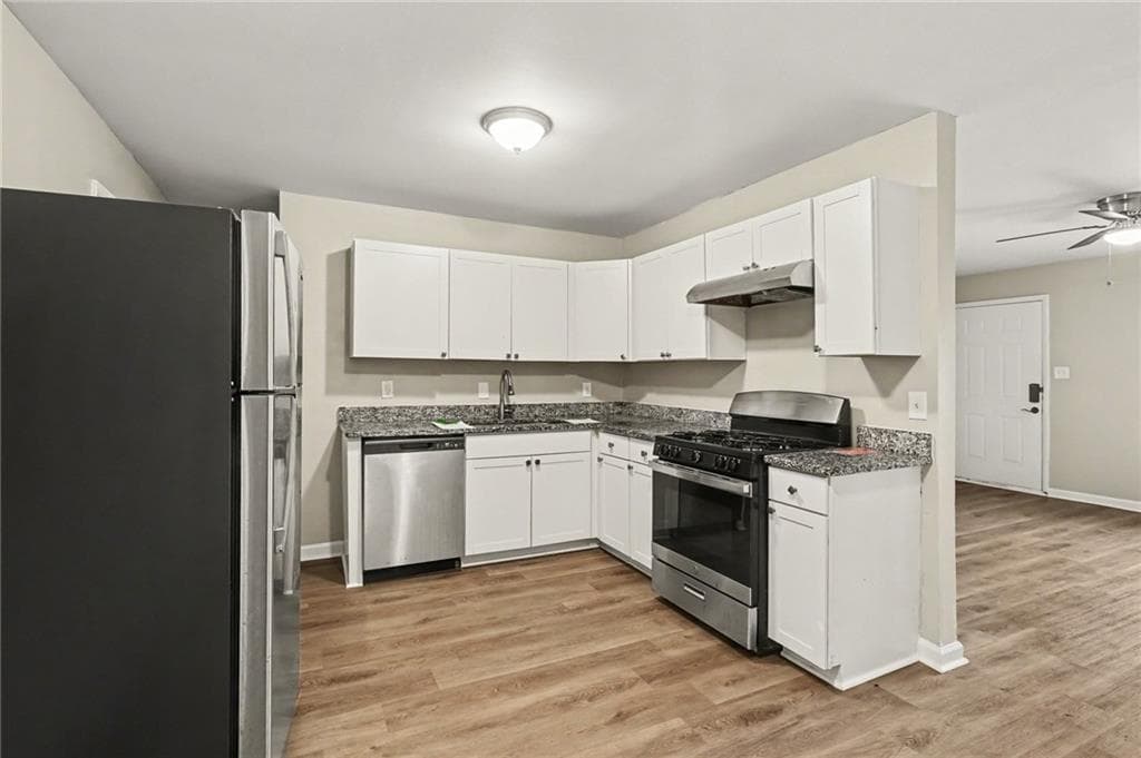 4 bedroom, 2 bathroom, 1,236 sq ft single family residence for sale at 2328 Emerald Lake Court, Decatur, GA 30035 — photo 5