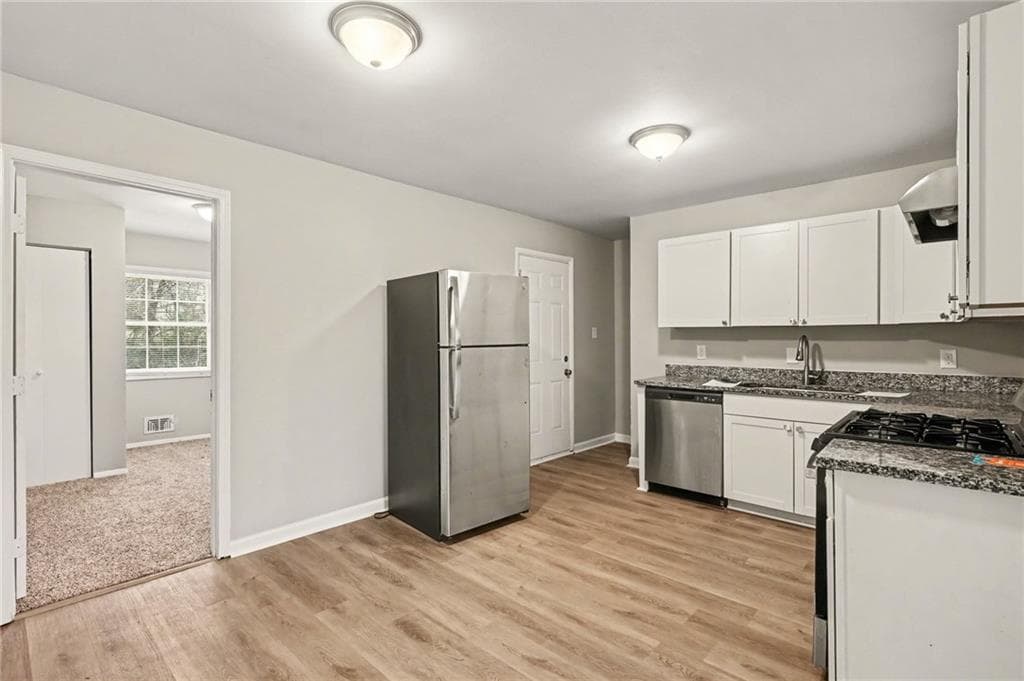 4 bedroom, 2 bathroom, 1,236 sq ft single family residence for sale at 2328 Emerald Lake Court, Decatur, GA 30035 — photo 6