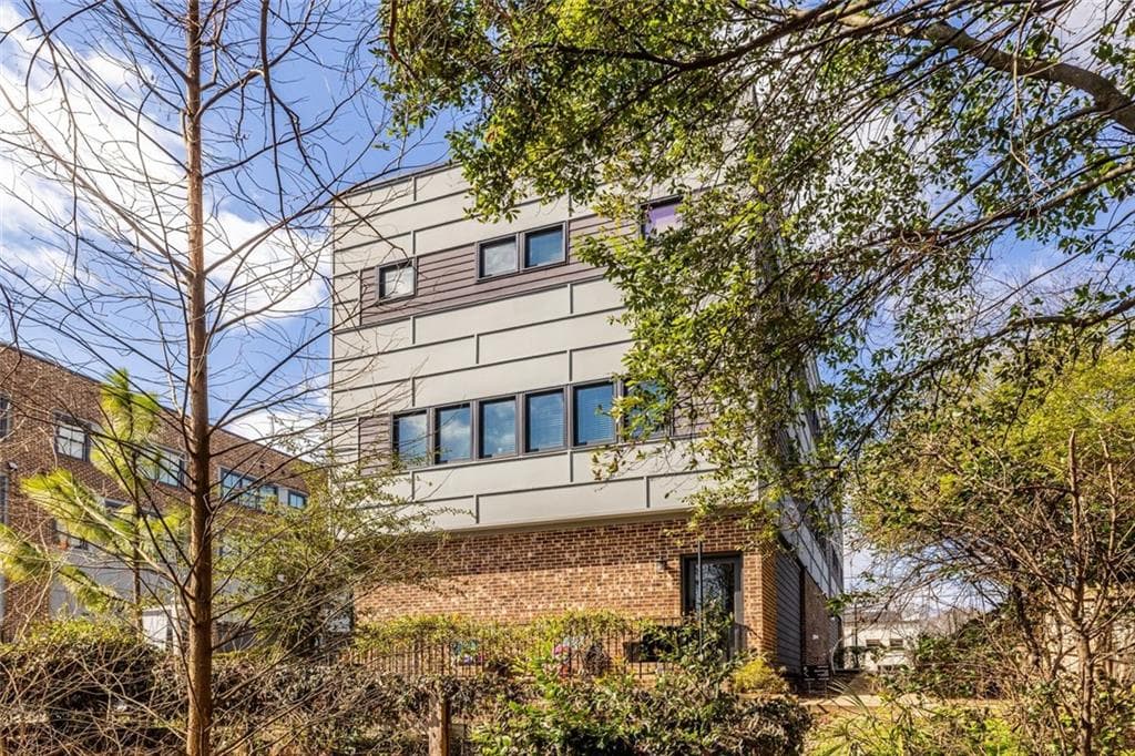 2 bedroom, 3 bathroom, 1,152 sq ft townhouse sold at 611 King Arnold Street, Atlanta, GA 30354