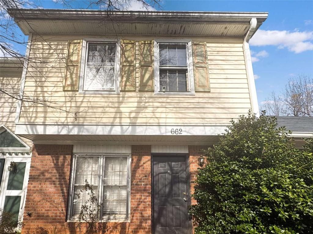 3 bedroom, 3 bathroom, 1,008 sq ft townhouse for sale at 662 Browning Lane, Conyers, GA 30013