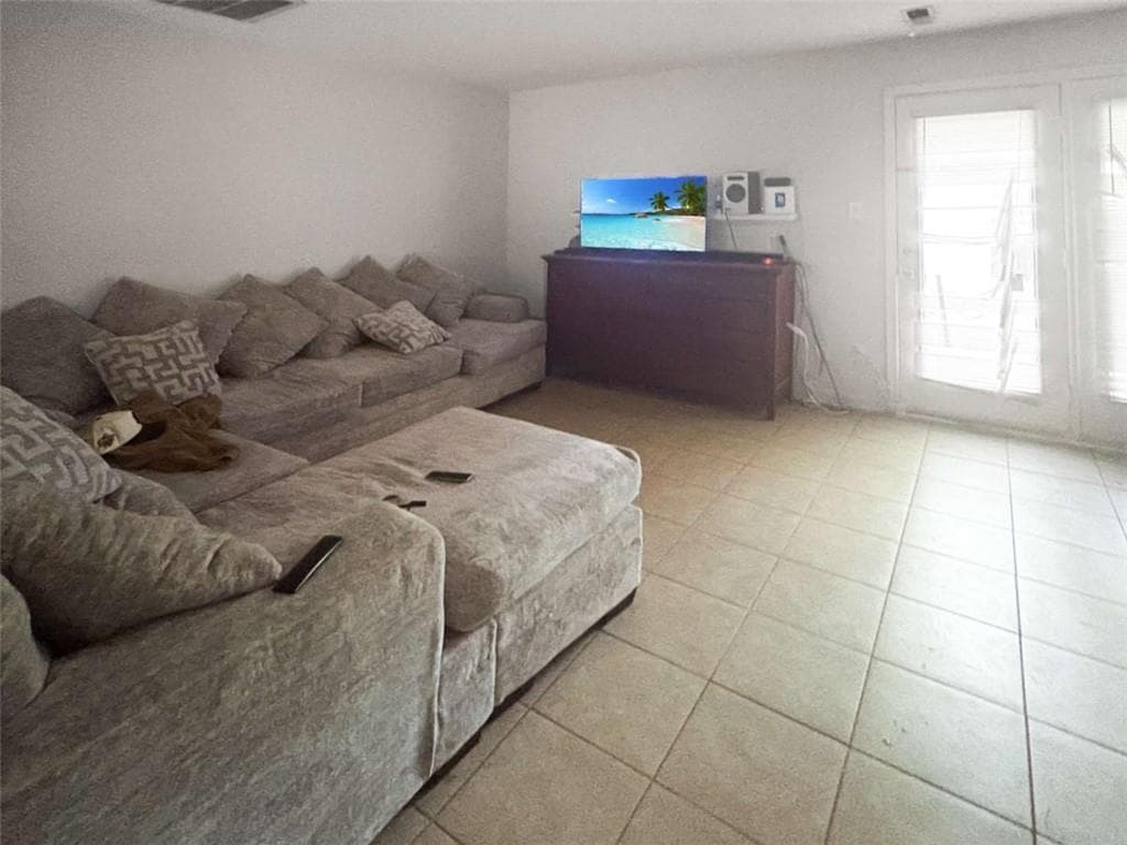 3 bedroom, 3 bathroom, 1,008 sq ft townhouse for sale at 662 Browning Lane, Conyers, GA 30013 — photo 3