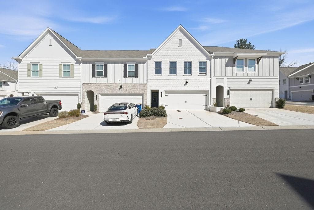 3 bedroom, 3 bathroom, 1,884 sq ft townhouse for sale at 1914 Carovel Way, Kennesaw, GA 30144 — photo 2