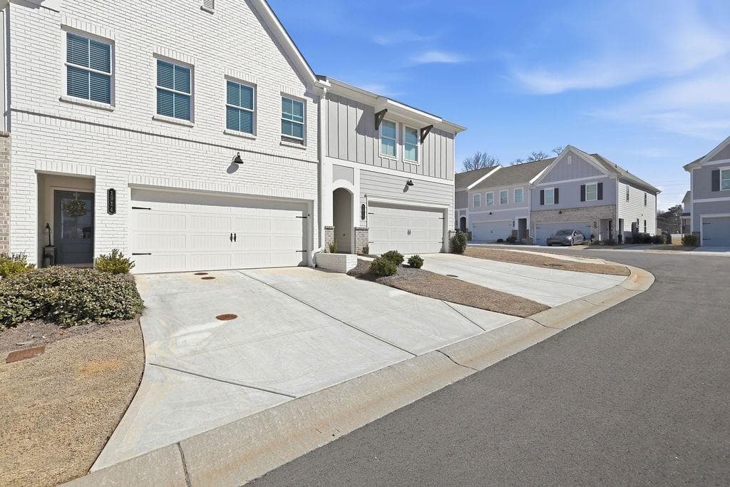 3 bedroom, 3 bathroom, 1,884 sq ft townhouse for sale at 1914 Carovel Way, Kennesaw, GA 30144 — photo 3