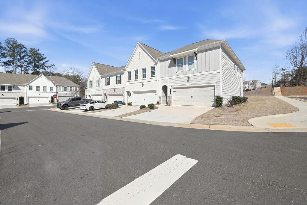 3 bedroom, 3 bathroom, 1,884 sq ft townhouse for sale at 1914 Carovel Way, Kennesaw, GA 30144 — photo 5