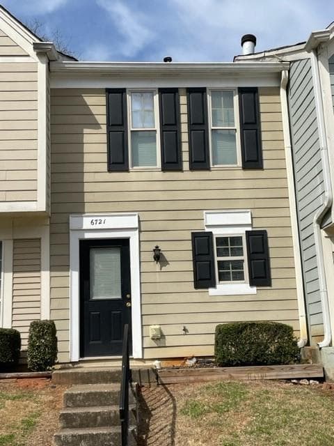 2 bedroom, 2 bathroom, 1,064 sq ft townhouse for rent at 6721 Trafalger Square, Norcross, GA 30093 for $1,750 a month — photo 1 of 13
