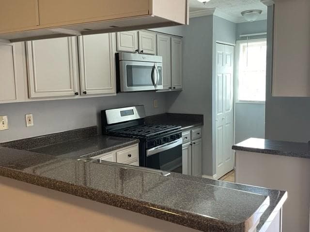2 bedroom, 2 bathroom, 1,064 sq ft townhouse for rent at 6721 Trafalger Square, Norcross, GA 30093 for $1,750 a month — photo 4