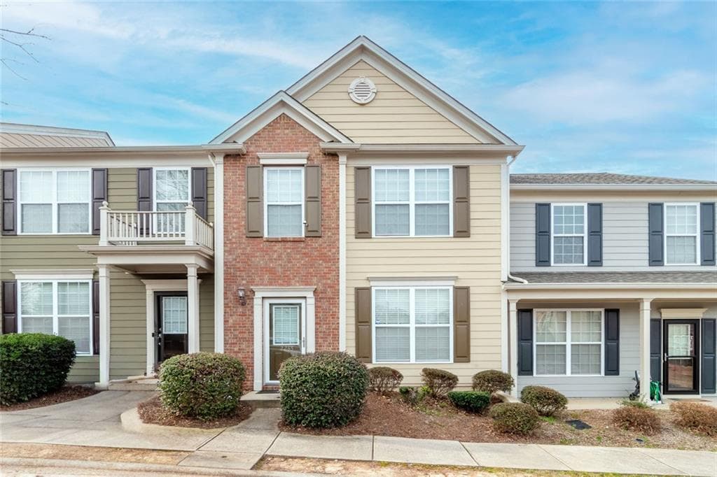 3 bedroom, 3 bathroom, 1,470 sq ft townhouse sold at 2285 Deerwood Drive, Atlanta, GA 30331