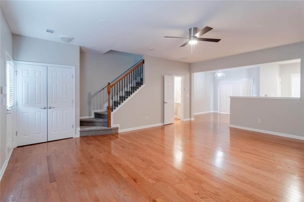 3 bedroom, 3 bathroom, 1,470 sq ft townhouse under contract at 2285 Deerwood Drive, Atlanta, GA 30331 — photo 5