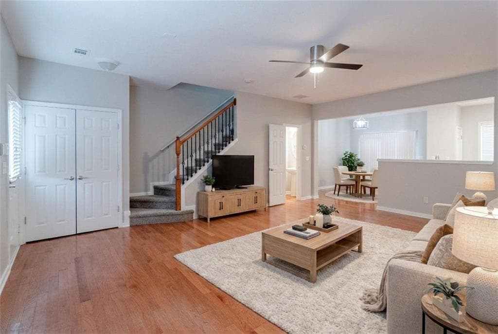 3 bedroom, 3 bathroom, 1,470 sq ft townhouse under contract at 2285 Deerwood Drive, Atlanta, GA 30331 — photo 6