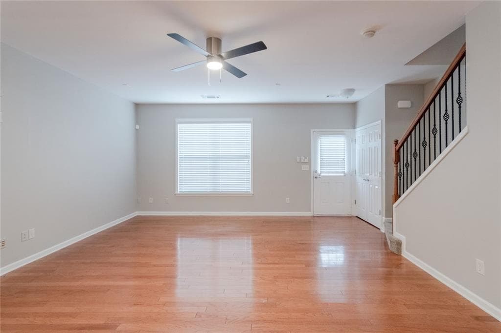 3 bedroom, 3 bathroom, 1,470 sq ft townhouse under contract at 2285 Deerwood Drive, Atlanta, GA 30331 — photo 7