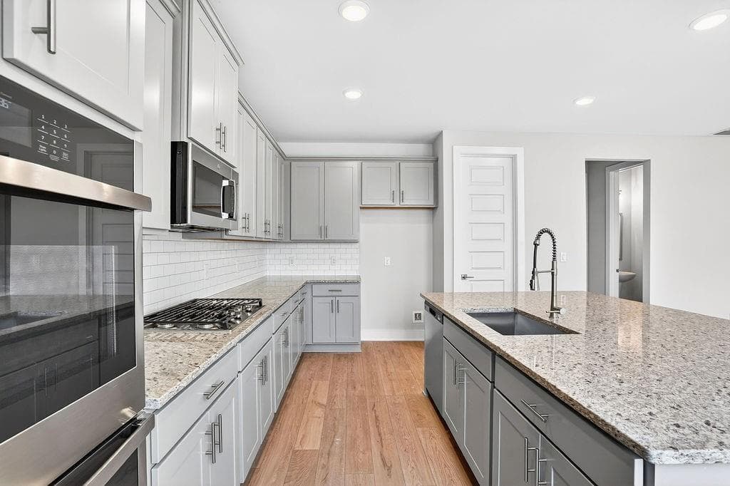 4 bedroom, 4 bathroom, 2,344 sq ft single family residence for sale at 2587 Parkside Way LOT 394, Gainesville, GA 30507 — photo 4
