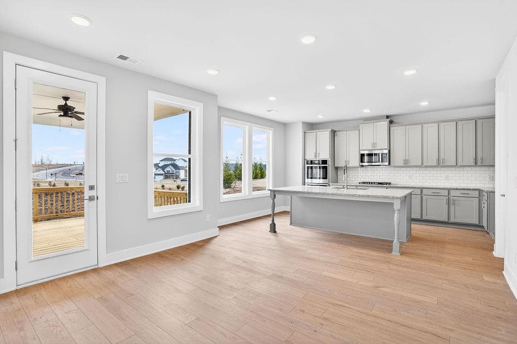 4 bedroom, 4 bathroom, 2,344 sq ft single family residence for sale at 2587 Parkside Way LOT 394, Gainesville, GA 30507 — photo 6