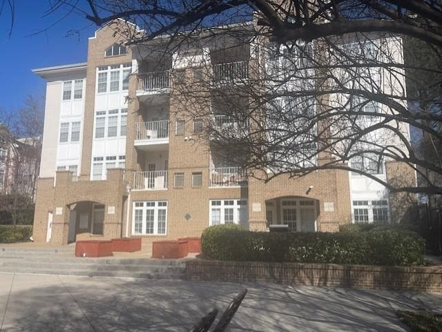 2 bedroom, 2 bathroom, 1,277 sq ft condominium sold at 220 Renaissance Parkway 1218, Atlanta, GA 30308