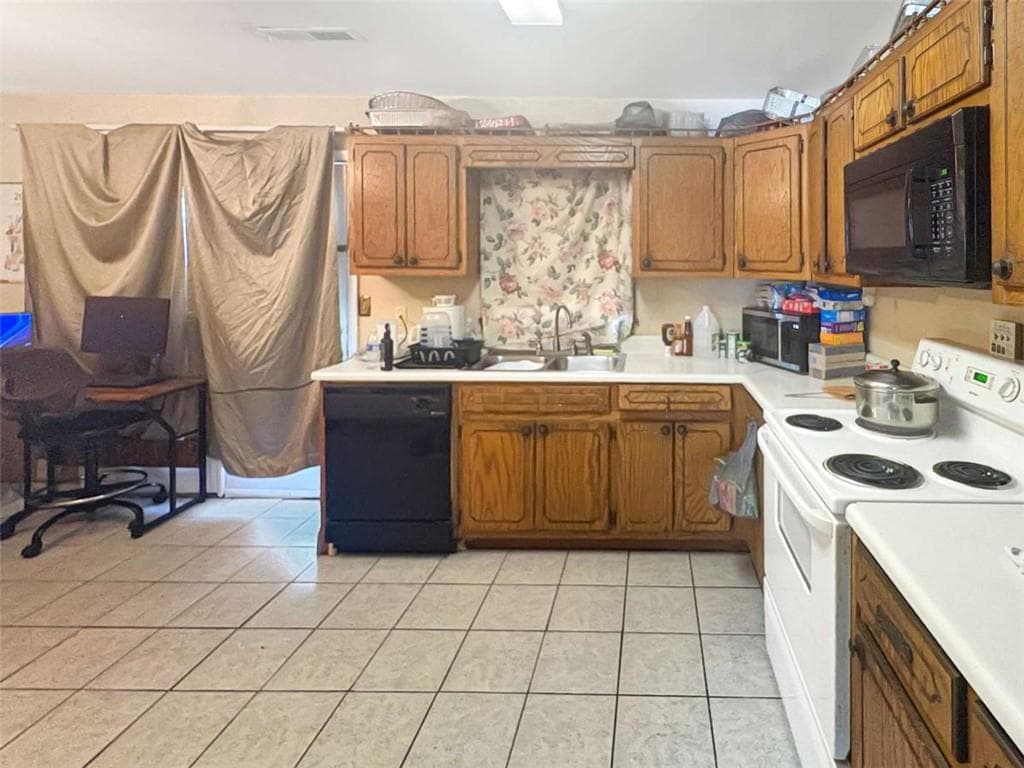 2 bedroom, 3 bathroom, 972 sq ft townhouse for sale at 664 Browning Lane, Conyers, GA 30013 — photo 4