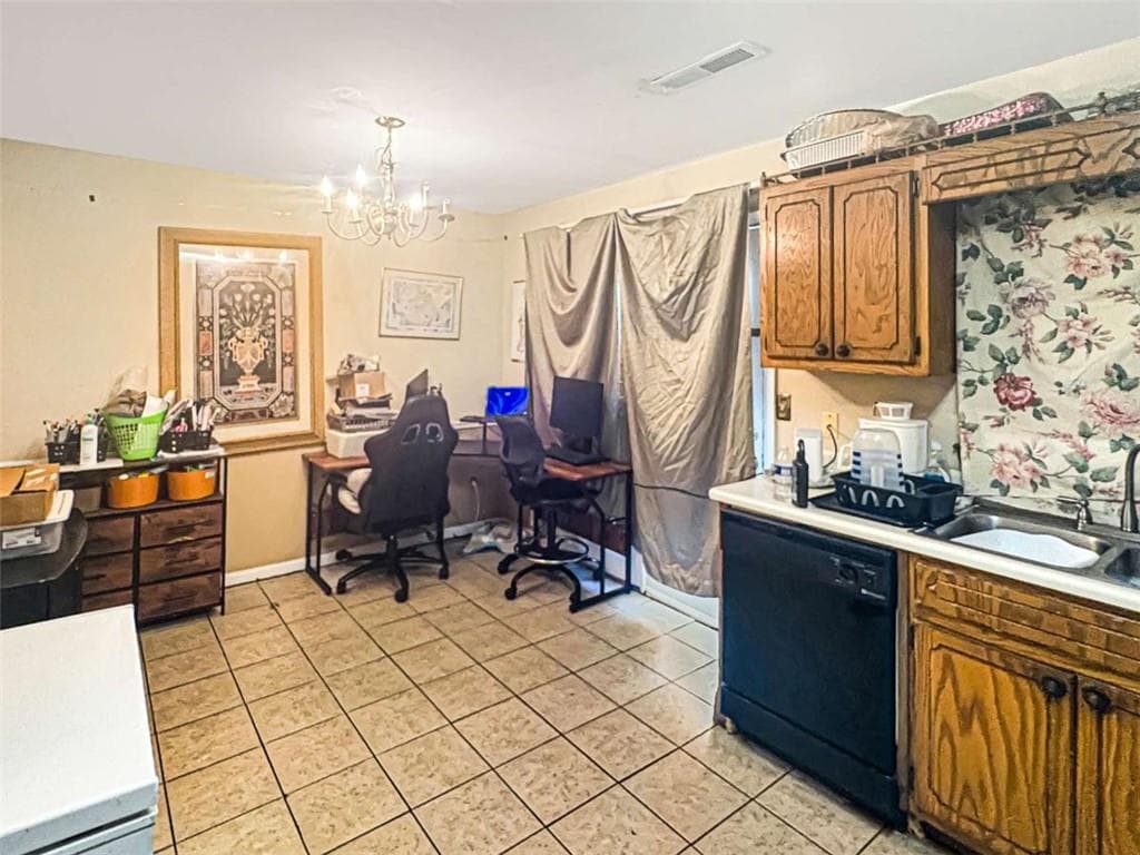 2 bedroom, 3 bathroom, 972 sq ft townhouse for sale at 664 Browning Lane, Conyers, GA 30013 — photo 5