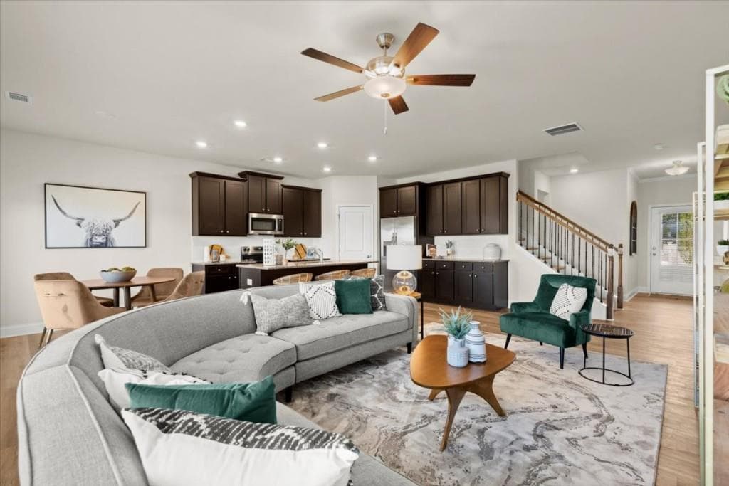 4 bedroom, 3 bathroom, 1,854 sq ft townhouse under contract at 825 Leraes Way, Loganville, GA 30052 — photo 3