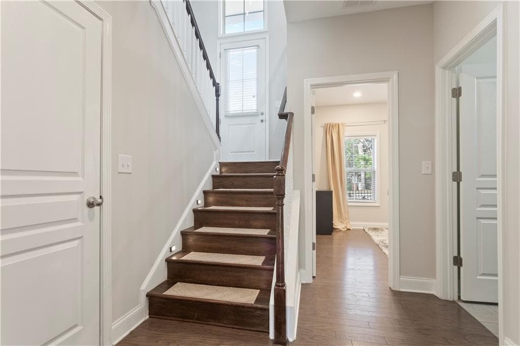 3 bedroom, 4 bathroom, 2,230 sq ft townhouse for sale at 1970 Devonwood Drive, Atlanta, GA 30329 — photo 3