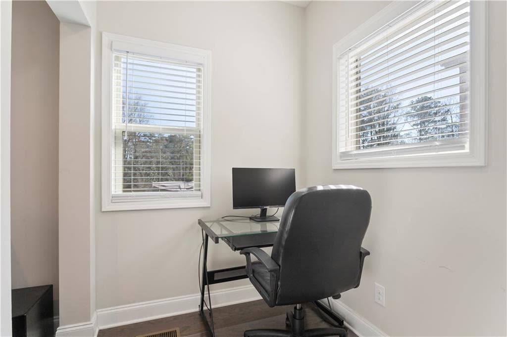 3 bedroom, 4 bathroom, 2,230 sq ft townhouse for sale at 1970 Devonwood Drive, Atlanta, GA 30329 — photo 9