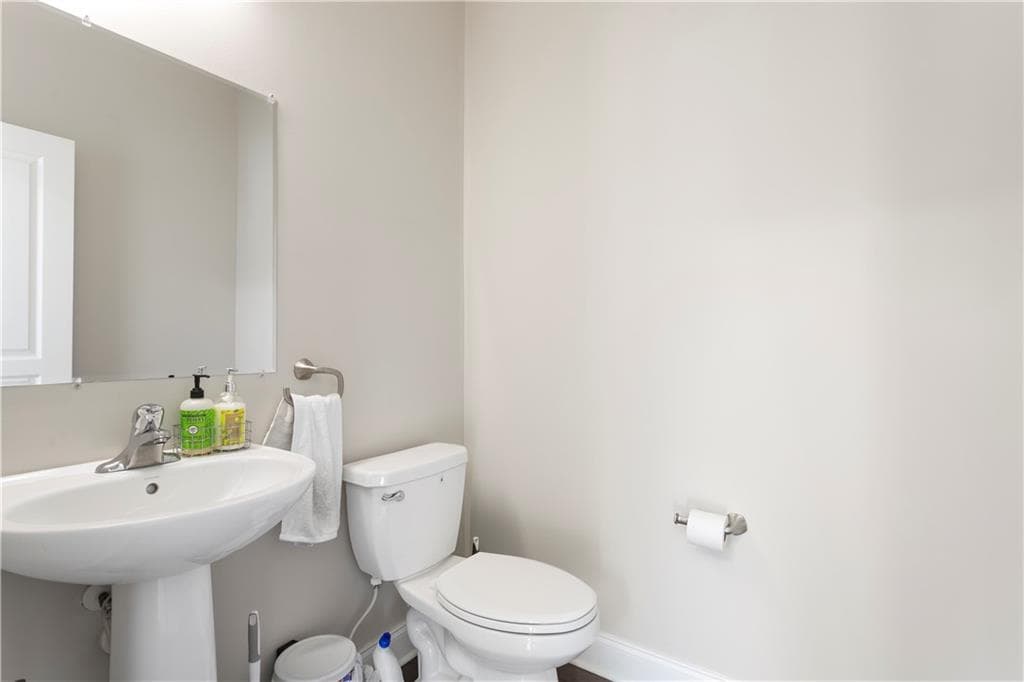 3 bedroom, 4 bathroom, 2,230 sq ft townhouse for sale at 1970 Devonwood Drive, Atlanta, GA 30329 — photo 10
