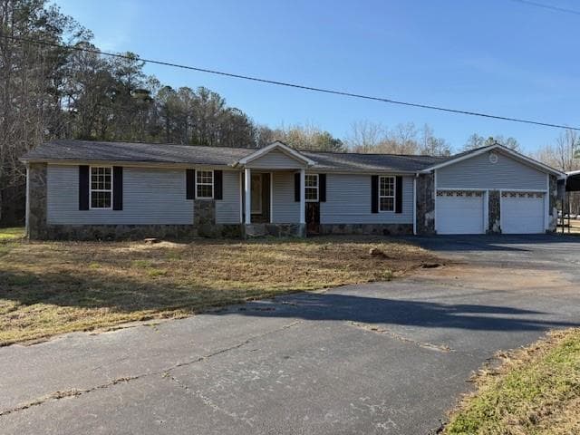 4 bedroom, 3 bathroom, 2,242 sq ft single family residence for sale at 394 Smith Road, Newnan, GA 30263