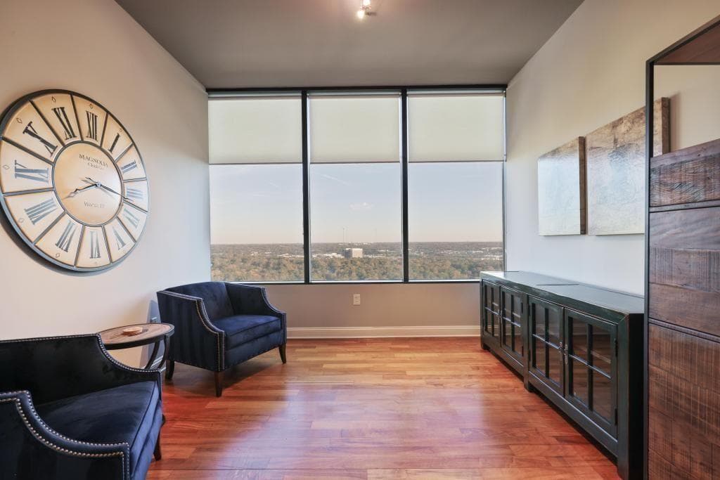 3 bedroom, 3 bathroom, 2,742 sq ft condominium for sale at 2828 Peachtree Road 2701, Atlanta, GA 30305 — photo 5