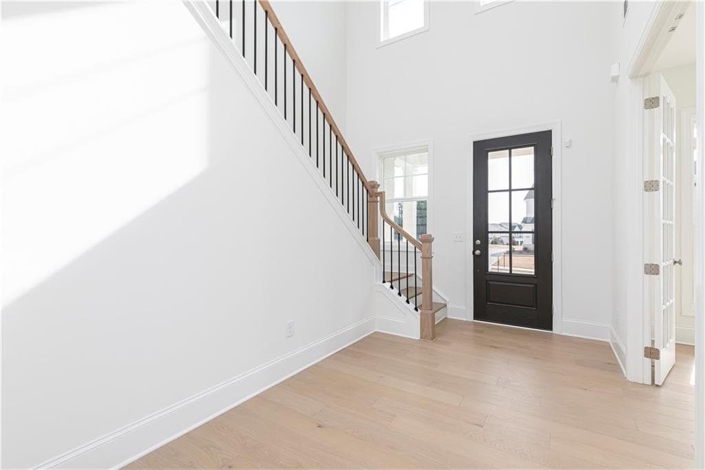 5 bedroom, 6 bathroom, 3,297 sq ft single family residence under contract at 6810 Wallace Creek Court, Cumming, GA 30028 — photo 3