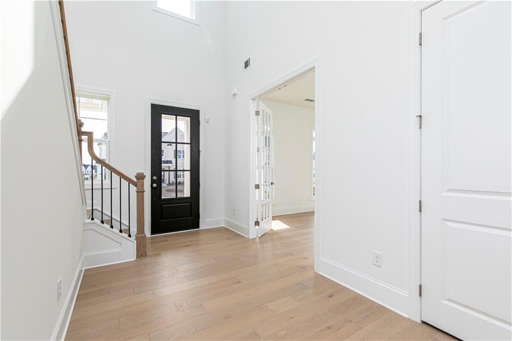 5 bedroom, 6 bathroom, 3,297 sq ft single family residence under contract at 6810 Wallace Creek Court, Cumming, GA 30028 — photo 4