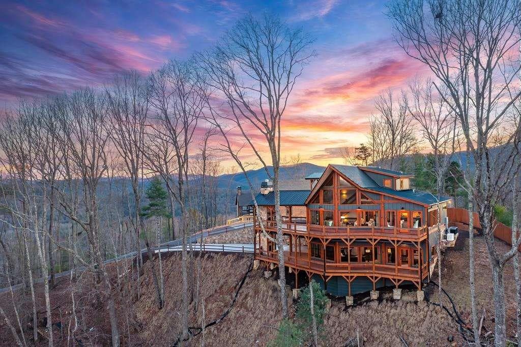 4 bedroom, 5 bathroom, 4,200 sq ft single family residence for sale at 470 Skylight Drive, Blue Ridge, GA 30513