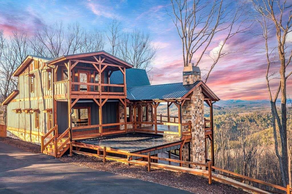 4 bedroom, 5 bathroom, 4,200 sq ft single family residence for sale at 470 Skylight Drive, Blue Ridge, GA 30513 — photo 3