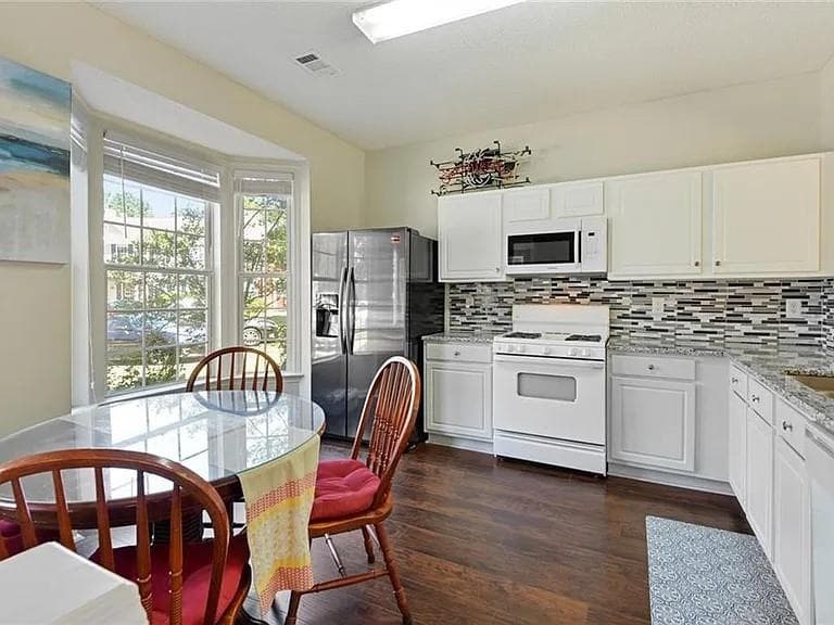 2 bedroom, 3 bathroom, 1,410 sq ft townhouse for sale at 1849 Stancrest Trace, Kennesaw, GA 30152 — photo 4