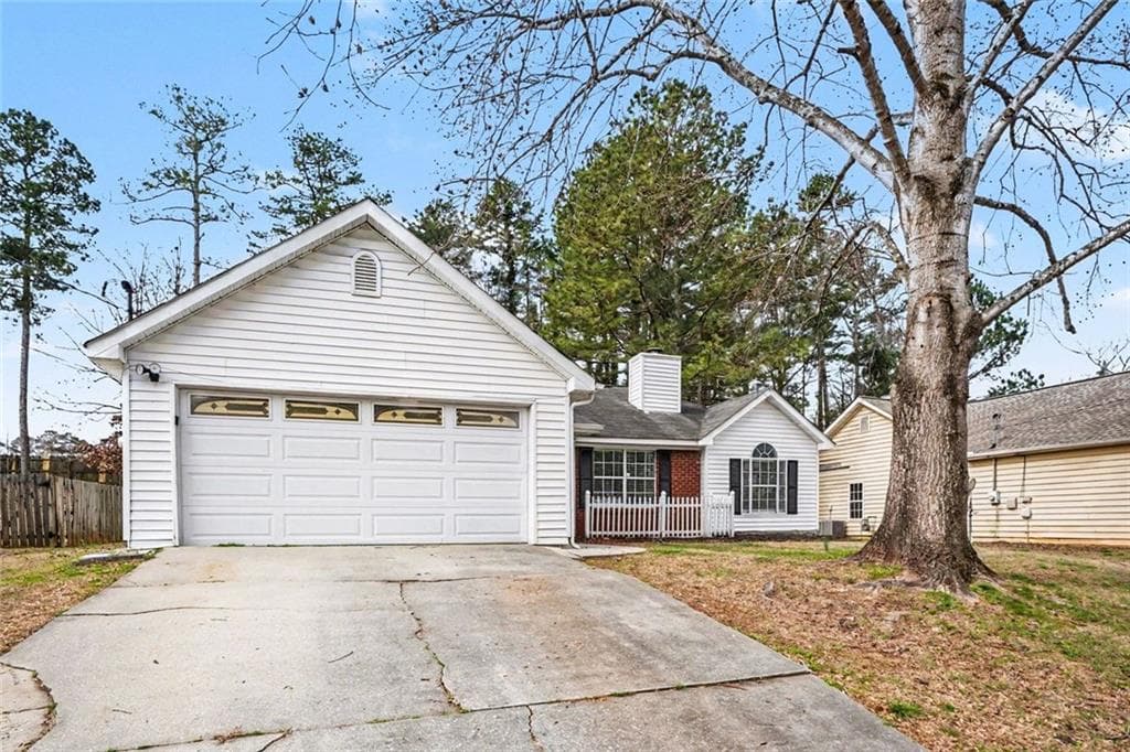 3 bedroom, 2 bathroom, 1,389 sq ft single family residence for sale at 1141 Sunday Lane, Jonesboro, GA 30238 — photo 1 of 22