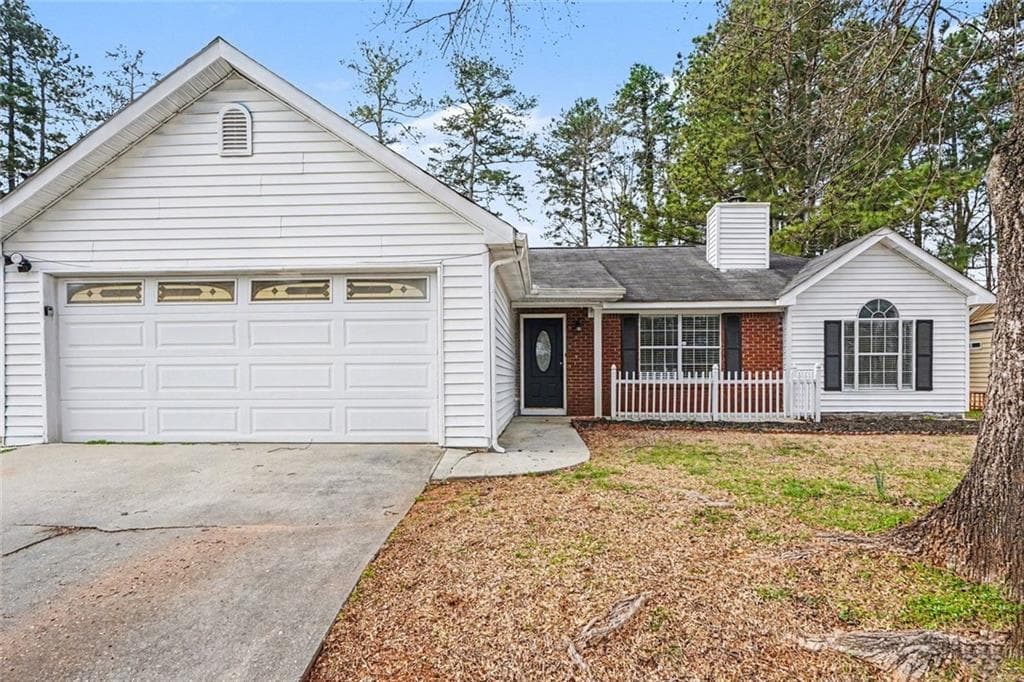 3 bedroom, 2 bathroom, 1,389 sq ft single family residence for sale at 1141 Sunday Lane, Jonesboro, GA 30238 — photo 3