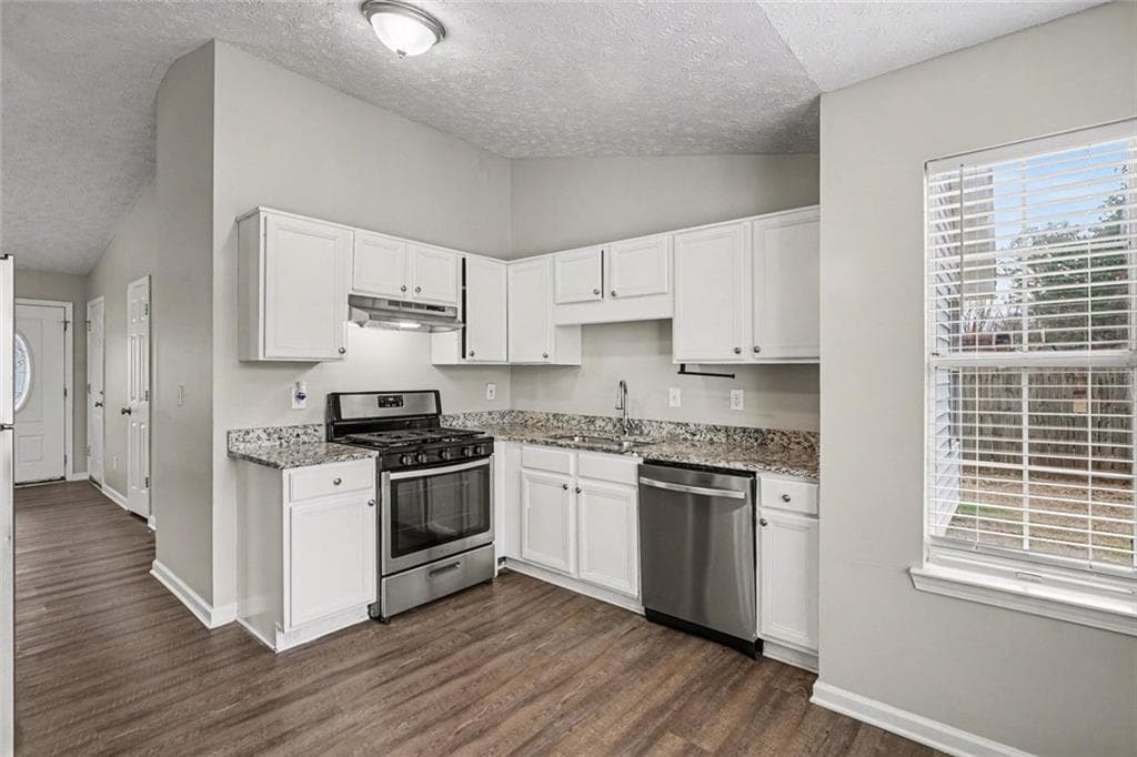 3 bedroom, 2 bathroom, 1,389 sq ft single family residence for sale at 1141 Sunday Lane, Jonesboro, GA 30238 — photo 10
