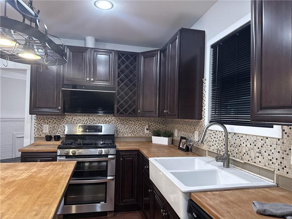 5 bedroom, 4 bathroom, 2,224 sq ft single family residence for sale at 1647 Walker Avenue, Atlanta, GA 30337 — photo 4