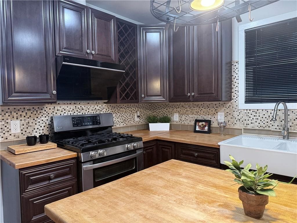 5 bedroom, 4 bathroom, 2,224 sq ft single family residence for sale at 1647 Walker Avenue, Atlanta, GA 30337 — photo 5