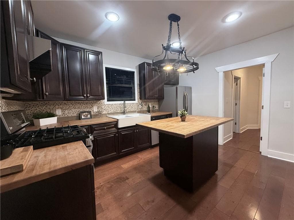 5 bedroom, 4 bathroom, 2,224 sq ft single family residence for sale at 1647 Walker Avenue, Atlanta, GA 30337 — photo 6