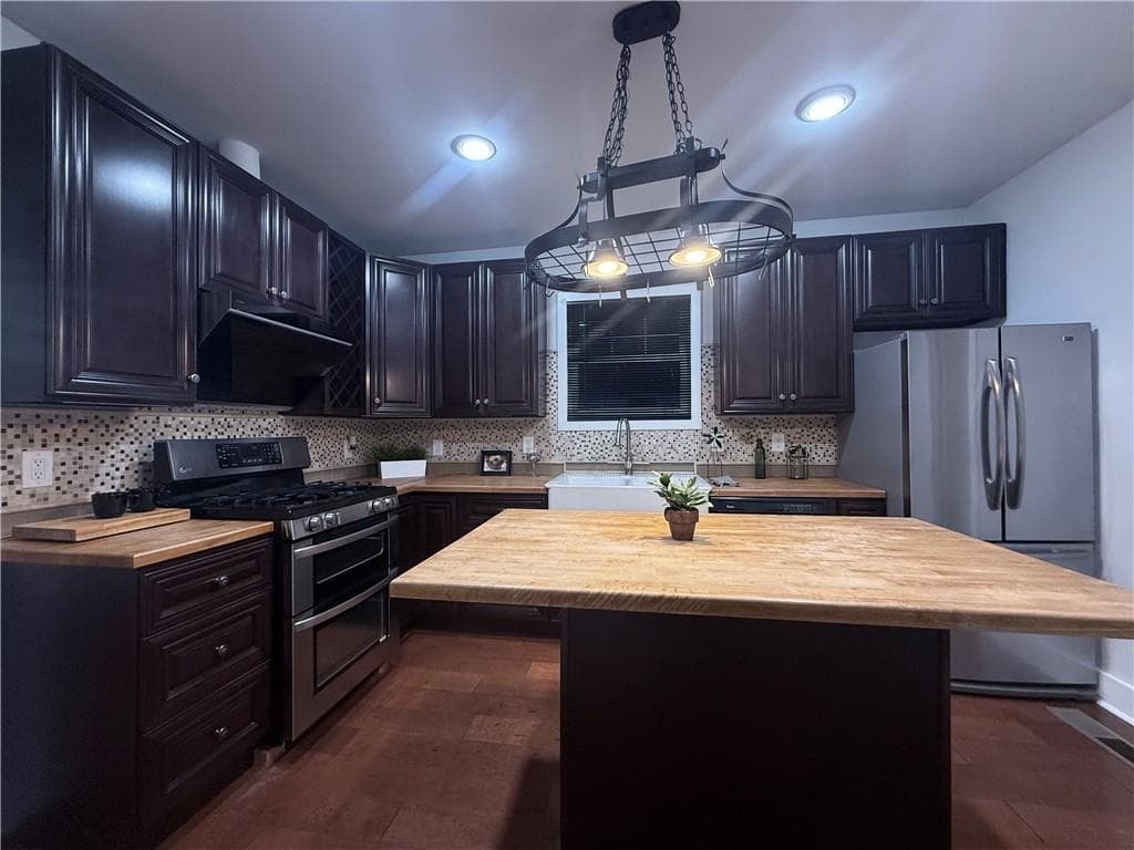 5 bedroom, 4 bathroom, 2,224 sq ft single family residence for sale at 1647 Walker Avenue, Atlanta, GA 30337 — photo 7
