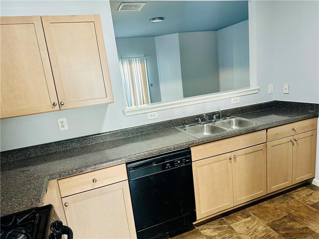 3 bedroom, 3 bathroom, 1,622 sq ft townhouse for rent at 6078 Oak Bend Court, Riverdale, GA 30296 for $1,700 a month — photo 6