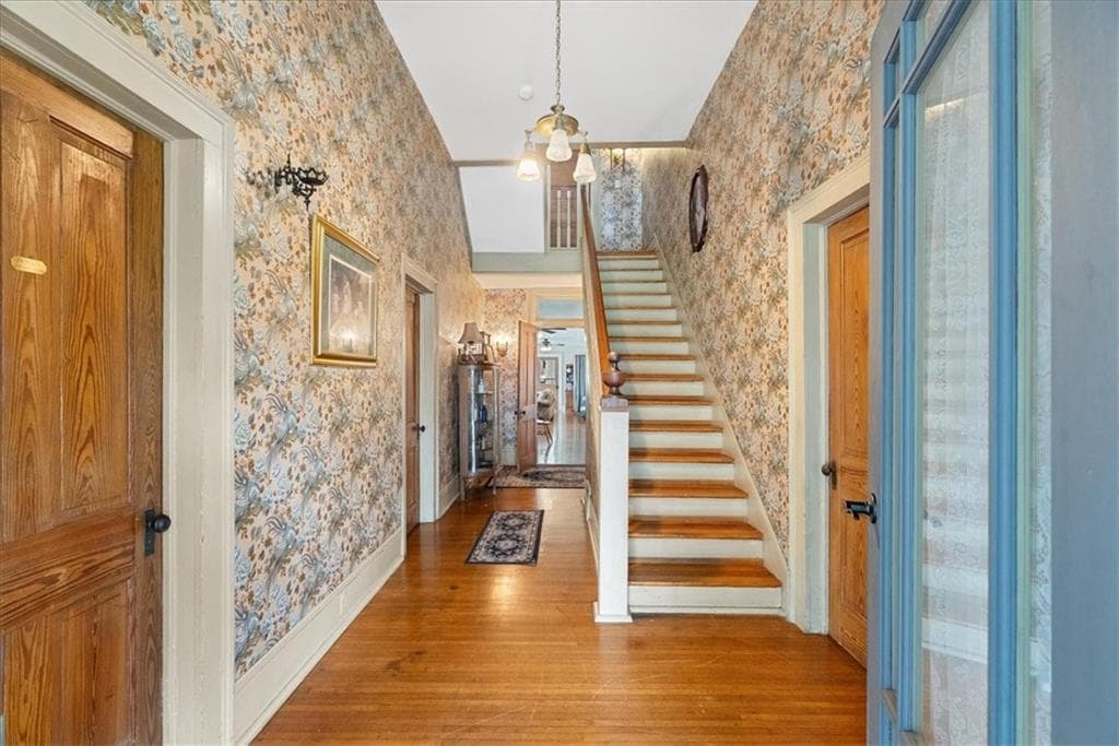 5 bedroom, 5 bathroom, 3,987 sq ft single family residence for sale at 38 Alabama Street, Cave Spring, GA 30124 — photo 5