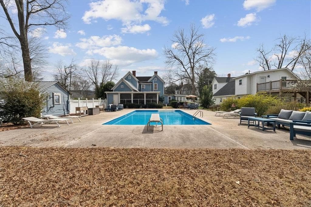 5 bedroom, 5 bathroom, 3,987 sq ft single family residence for sale at 38 Alabama Street, Cave Spring, GA 30124 — photo 2